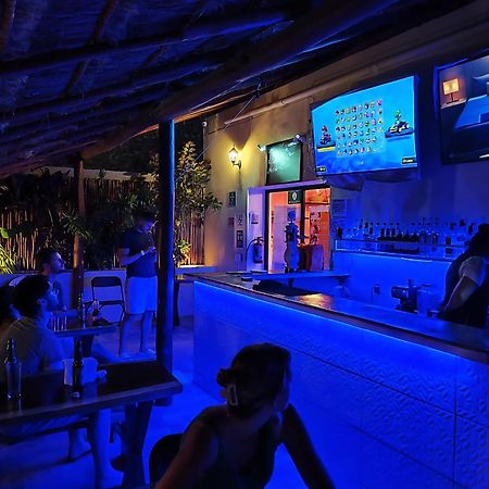 New Friends Hostel & Bar Adults Only 巴利亚多利德 外观 照片