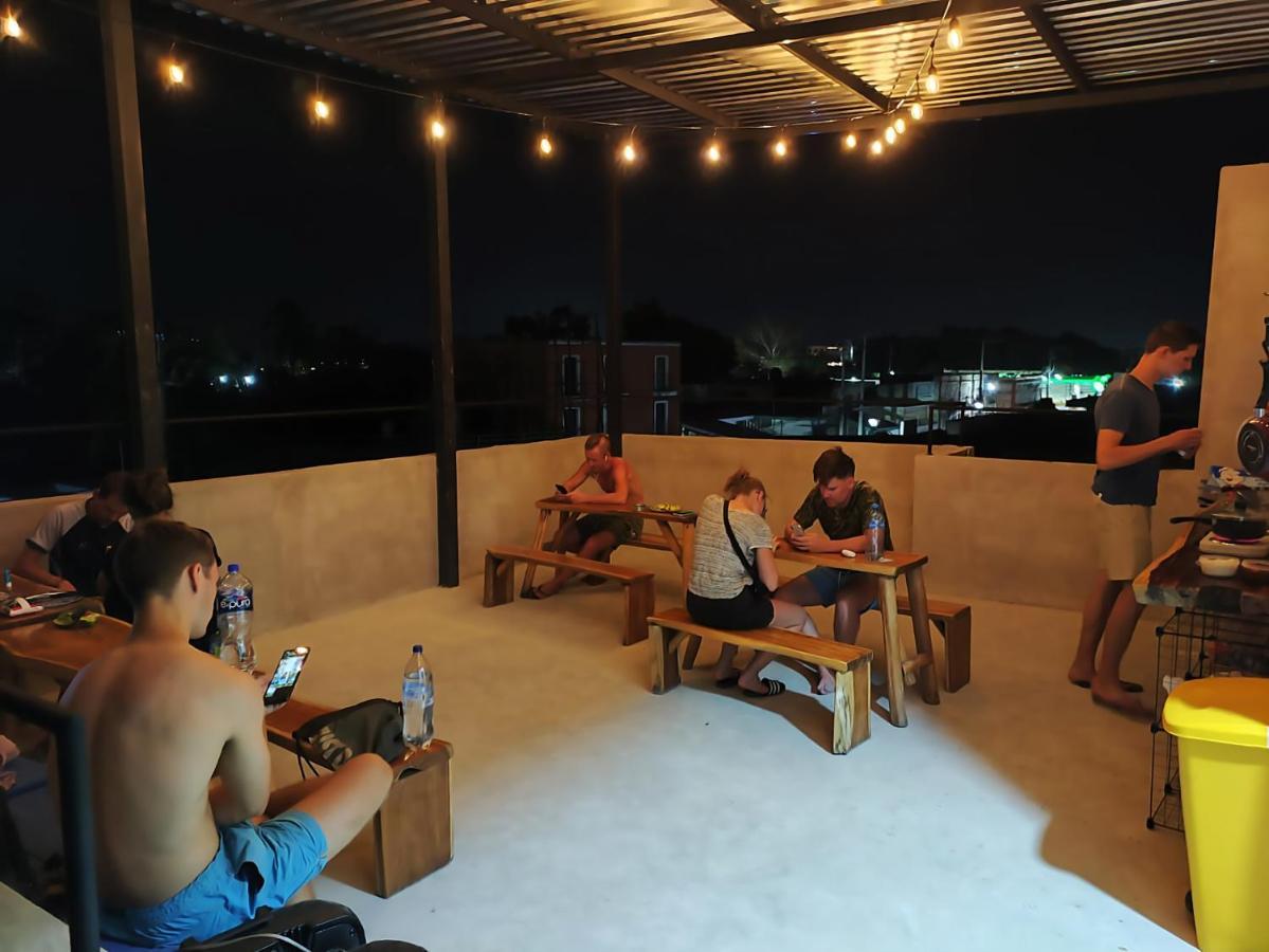 New Friends Hostel & Bar Adults Only 巴利亚多利德 外观 照片