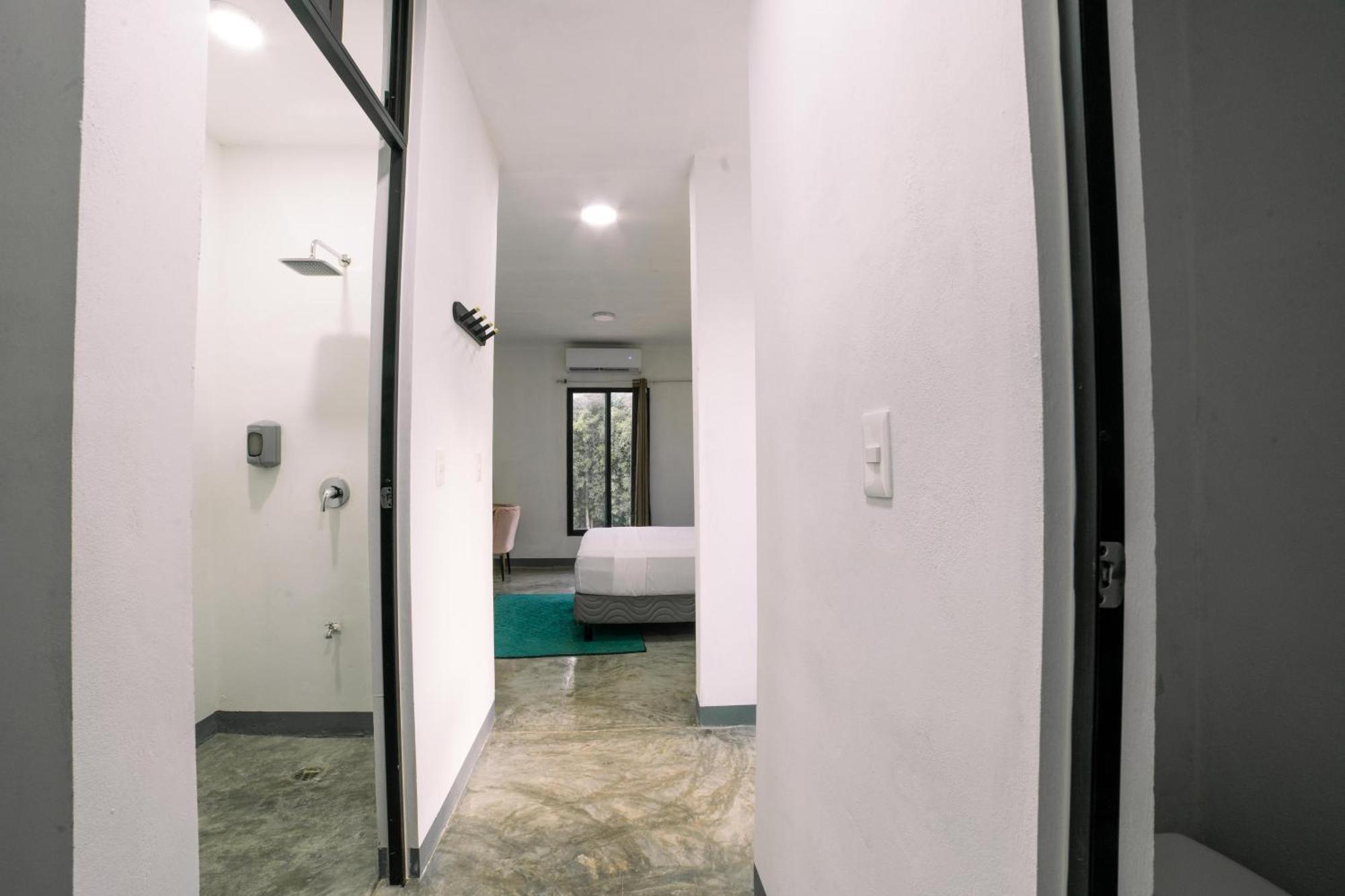 New Friends Hostel & Bar Adults Only 巴利亚多利德 外观 照片