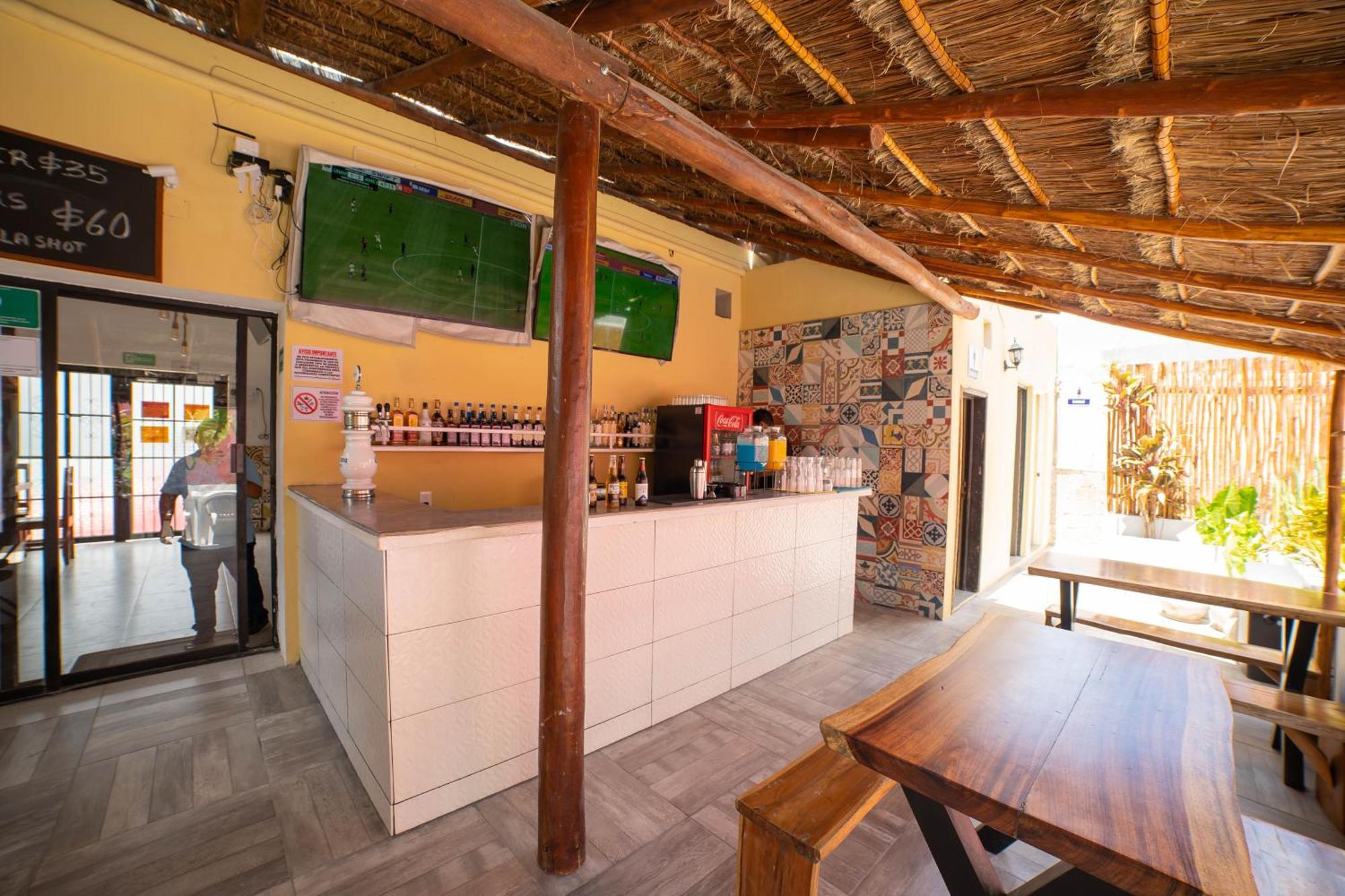 New Friends Hostel & Bar Adults Only 巴利亚多利德 外观 照片